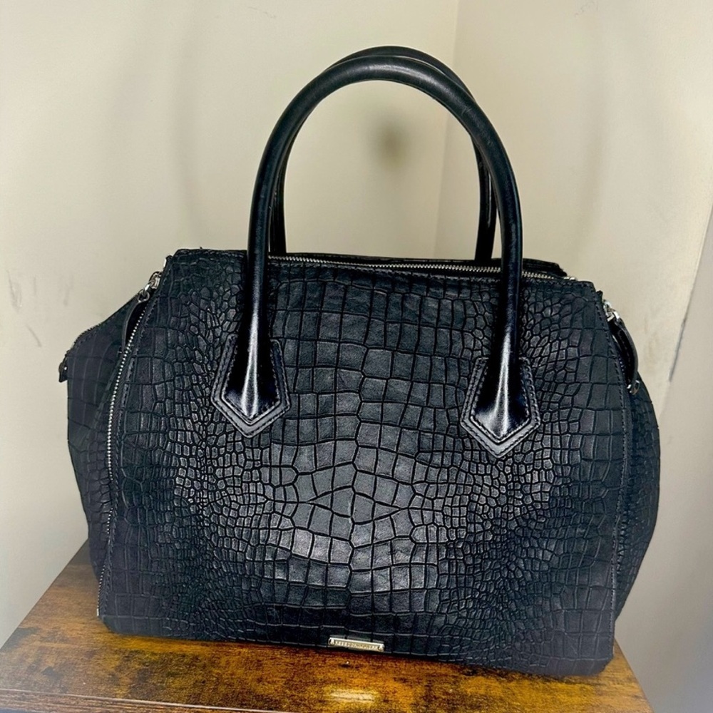 Rebecca Minkoff leather tote bag. Black.
Gorgeous bag. No scratches on leather.